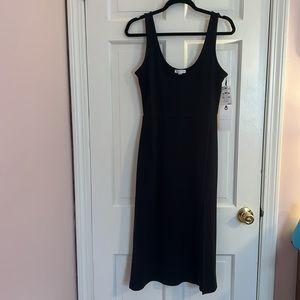 NWT Simple scoop-neck black midi dress